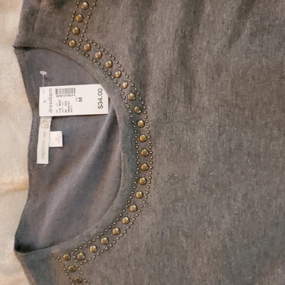 Cold shoulder studded sweater - Picture 3 of 6